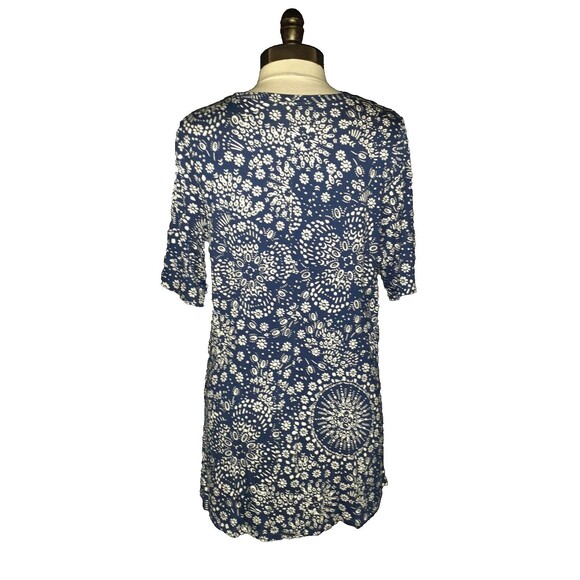 NEW TORRID Plus Size 0 0X Tunic Top Shirt Blue White Floral Short Sleeve - Picture 5 of 6
